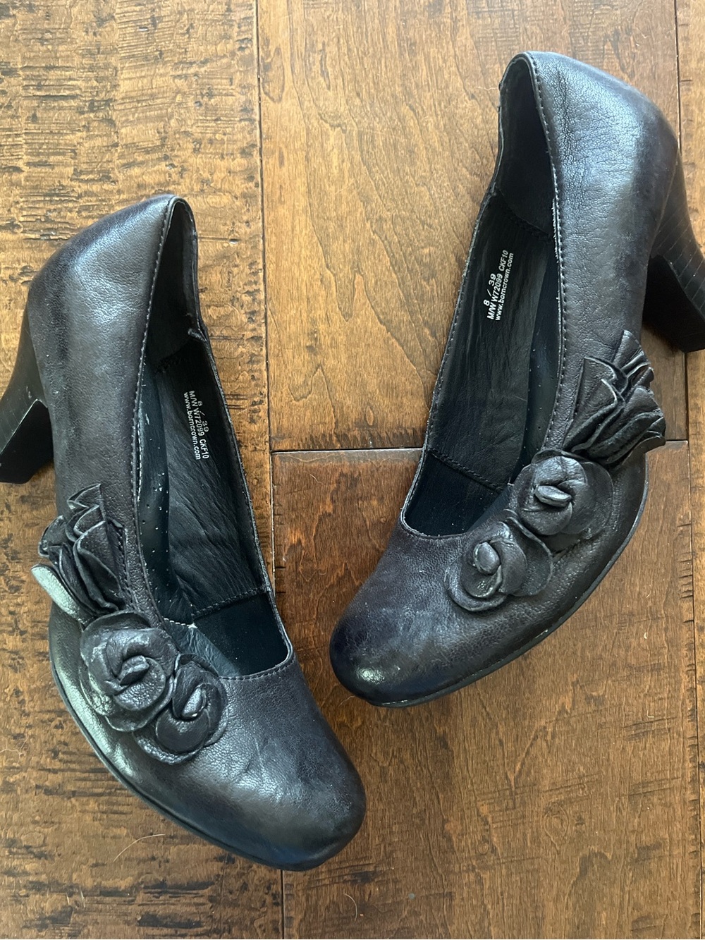 Børn Crown retro black premium leather pumps with flower embellishments Sz. 8